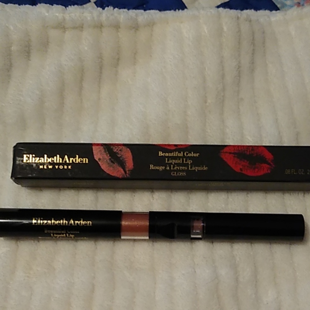 Elizabeth Arden beautiful color liquid lip.